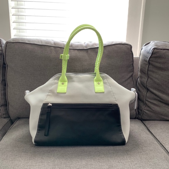 lululemon athletica Handbags - Lululemon Gym/Everyday/Travel Bag 🤍🖤